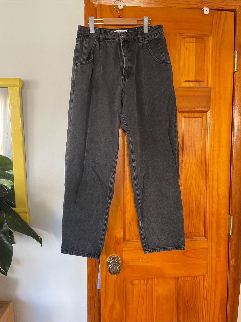 High-Rise Black barrel-Leg Jeans for Women